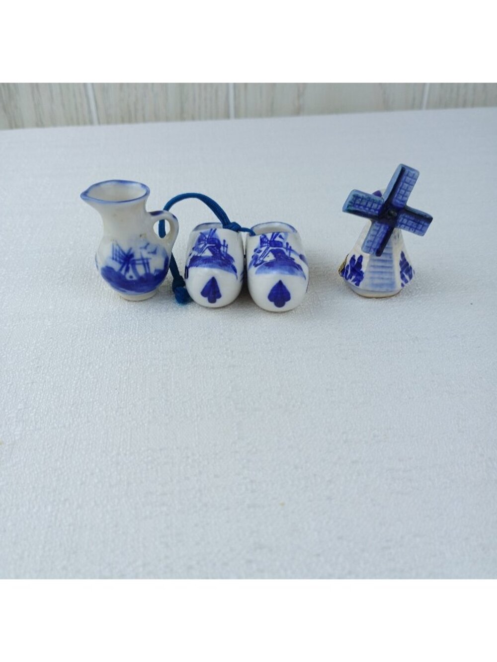 Holland theme mini Souvenir Dutch Clogs Jug Windmill Blue White Pottery